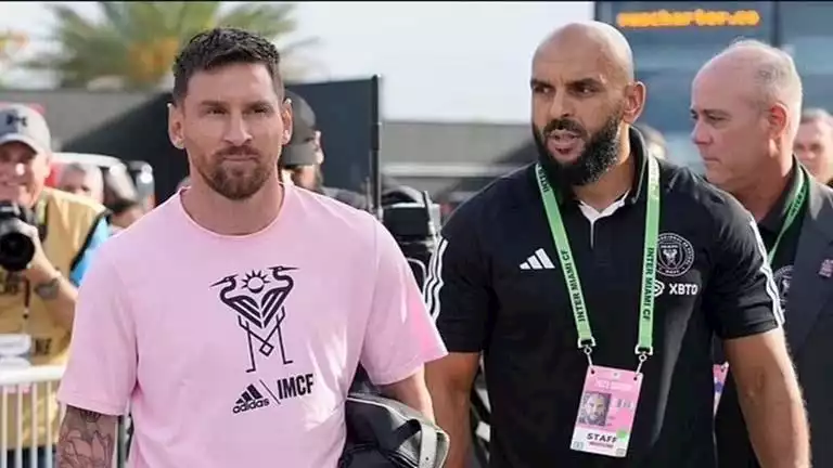 بسبب مشروب طاقة.. حارس ميسي يتحدى ملاكم بنزال في الحلبة 1 بسبب مشروب طاقة.. حارس ميسي يتحدى ملاكم بنزال في الحلبة
