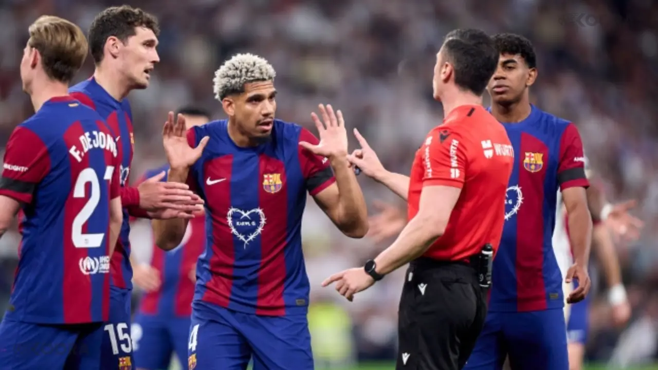 أراوخو يدخل حسابات مانشستر يونايتد رغم ارتباطه ببرشلونة 1 رونالد أراوخو