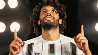 النني يتوج بجائزة مميزة في الدوري الإماراتي محمد النني يتوج بجائزة مميزة في الدوري الإماراتي