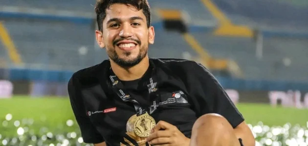 خليفة معلول وصفقة طال انتظارها.. محمد شكري ينضم رسميًا إلى النادي الأهلي 1 خليفة معلول وصفقة طال انتظارها.. محمد شكري ينضم رسميًا إلى النادي الأهلي