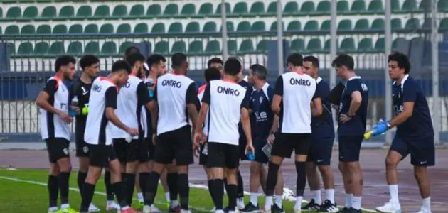 محاضرة فنية من فيريرا للاعبي الزمالك قبل المران.. ماذا قال؟ 1 فنية من فيريرا للاعبي الزمالك قبل المران ماذا قال؟ محاضرة فنية من فيريرا للاعبي الزمالك قبل المران.. ماذا قال؟
