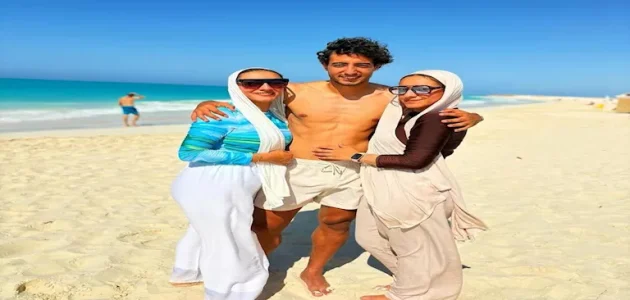 محمد هاني يقضي عطلته مع زوجته وشقيقته في المصيف (صور)