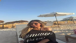 5 صور لزوجة عمرو السولية في المصيف