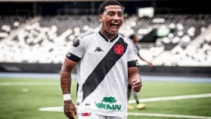 بعد الجدل.. مصدر في الزمالك يرد على قيمة صفقة البرازيلي خوان ألفينا