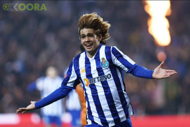 تطورات مفاوضات اتحاد جدة مع لاعب بورتو البرتغالي 2 مفاوضات اتحاد جدة مع لاعب بورتو البرتغالي تطورات مفاوضات اتحاد جدة مع لاعب بورتو البرتغالي