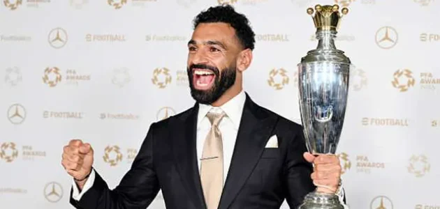احتفل محمد صلاح بجائزة أفضل لاعب في الدوري الإنجليزي كيف احتفل محمد صلاح بجائزة أفضل لاعب في الدوري الإنجليزي 2025؟
