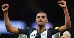 نيوكاسل يرد على إيزاك في بيان رسمي: «نشعر بخيبة أمل ولم نقدم وعدا بالرحيل» نيوكاسل يرد على إيزاك في بيان رسمي: «نشعر بخيبة أمل ولم نقدم وعدا بالرحيل»