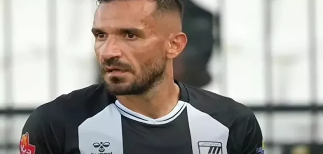 5 صور لظهور علي معلول في تقديم حمزة المثلوثي لاعبا للصفاقسي التونسي 1 5 صور لظهور علي معلول في تقديم حمزة المثلوثي لاعبا للصفاقسي التونسي