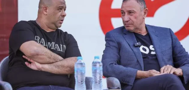 الخطيب لم يحضر.. اجتماع عاجل في الأهلي لحسم ملف المدير الفني وعقوبات جديدة 1 لم يحضر اجتماع عاجل في الأهلي لحسم ملف المدير الخطيب لم يحضر.. اجتماع عاجل في الأهلي لحسم ملف المدير الفني وعقوبات جديدة