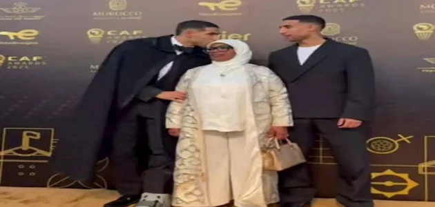 أشرف حكيمي يتوج بجائزة أفضل لاعب في أفريقيا لعام 2025