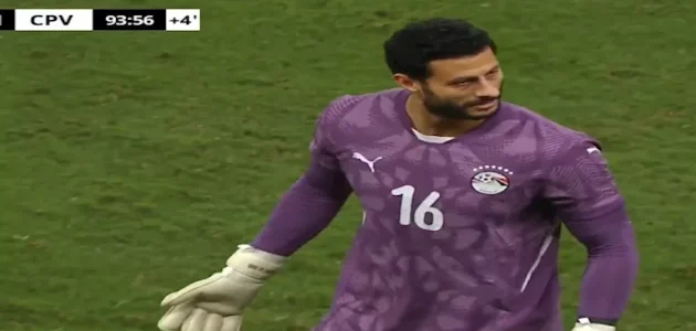 “مشادة وتهنئة”.. لقطة مثيرة للجدل في مباراة مصر وكاب فيردي بطلها الشنا