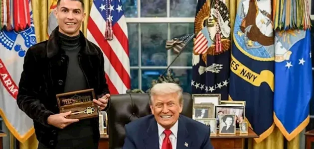 مفتاح البيت الأبيض.. ماذا تعني هدية ترامب الغامضة لرونالدو؟