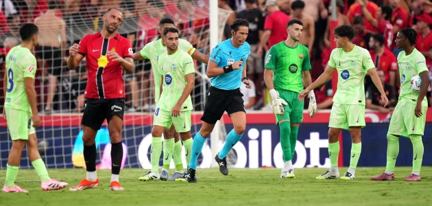 بشكل علني.. تصريحات عدائية وتحريض ضد نجم برشلونة | كووورة