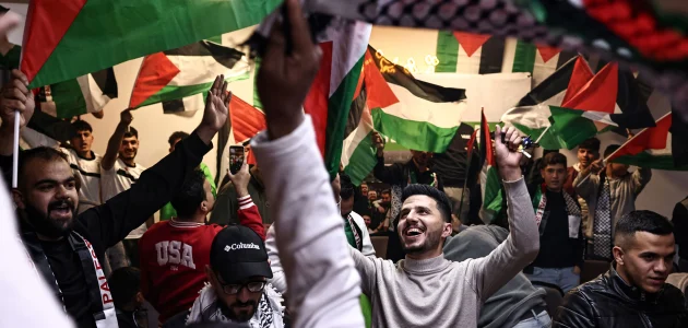 من قلب غزة.. احتفالات فلسطينية صاخبة بالتأهل التاريخي في كأس العرب | كووورة 1 من قلب غزة.. احتفالات فلسطينية صاخبة بالتأهل التاريخي في كأس العرب | كووورة