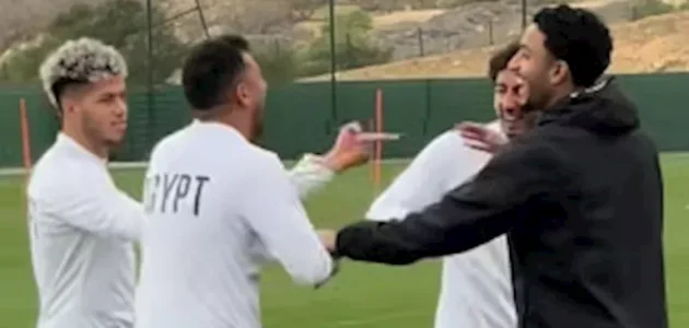 “معاقبة تريزيجيه”.. 11 صورة للقطة طريفة في مران منتخب مصر استعدادا لمو